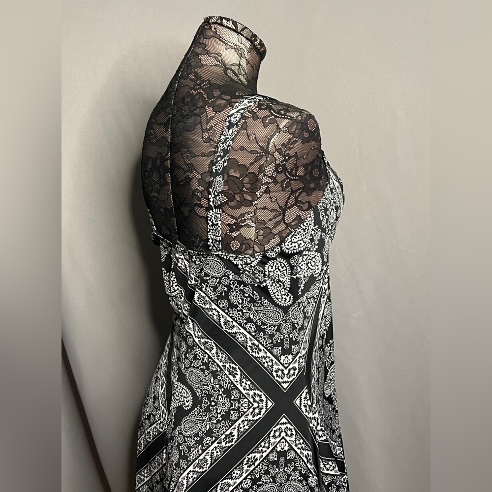 Venus Black And White Patterned Backless Dress - image 4